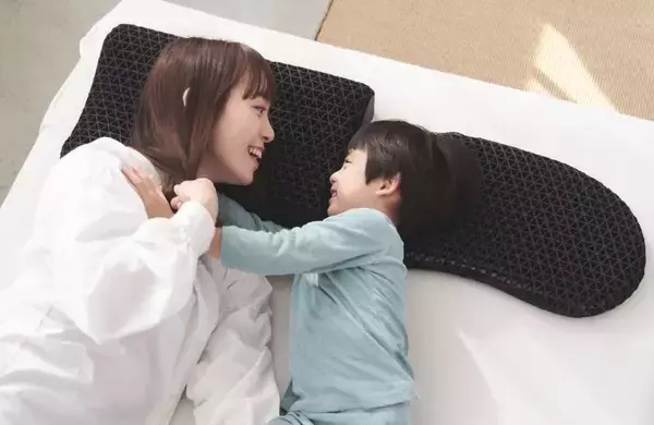 「マクアケ応援購入総額べビ－・キッズ用枕カテゴリで1位*を獲得した子ども専用まくら「子ヒツジのいらない枕 イブル」一般販売開始！寝苦しい夏の快眠対策にも」の画像