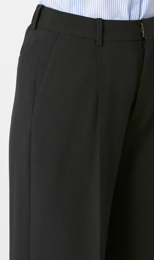 「「午前は式典、午後は仕事」を1着で完結！ビジネスにもオケージョン（式典）にも使える「ビジオケセットアップ」を発売」の画像