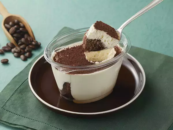 「ほろ苦いコーヒーとチーズの風味が広がるクリームたっぷりケーキ「クリーミーDolce・ティラミス」を新発売」の画像