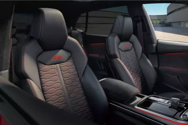 「新型Audi RS Q8 performance発表」の画像