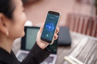 生活者はAIサービスを「負担の軽減」に活用する一方、「付加価値」としては「安心」「感動」といった感情的価値に期待