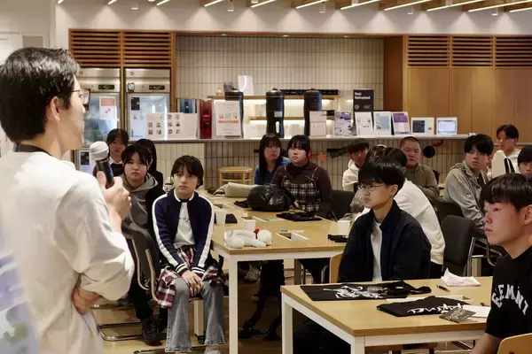 「【イベントレポート】中学生とも共創！ WeWork に和歌山県の中学生が来訪し入居メンバーと意見交換」の画像