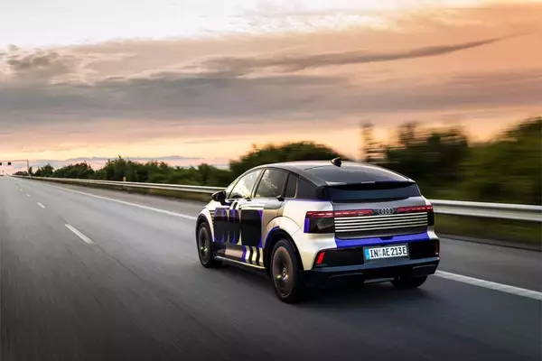 「Audi A2 e-tron、アウディにおける効率性の新たな基準を設定」の画像