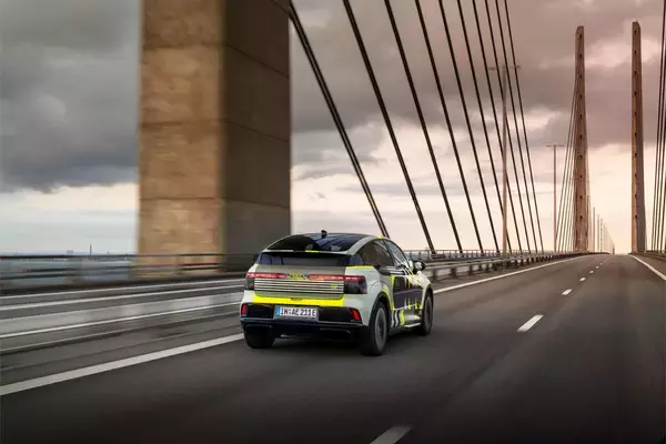「Audi A2 e-tron、アウディにおける効率性の新たな基準を設定」の画像