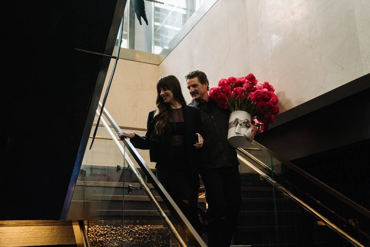 ペドロ・パスカルが完璧すぎる結婚相手に！『マテリアリスト 結婚の条件』場面写真6点初解禁