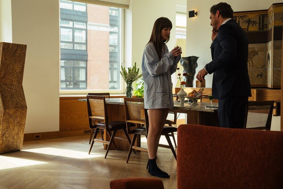 ペドロ・パスカルが完璧すぎる結婚相手に！『マテリアリスト 結婚の条件』場面写真6点初解禁