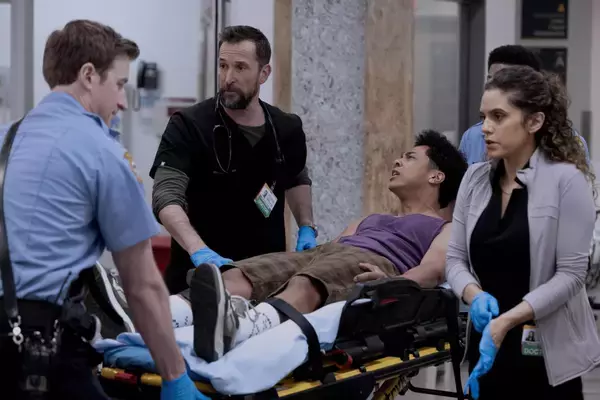 「『ザ・ピット／ピッツバーグ救急医療室』シーズン2、ノア・ワイリーのインタビューが到着！」の画像