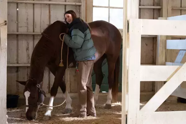 「『パラダイス』シーズン2、主演スターリング・K・ブラウンらのインタビュー＆場面写真が解禁」の画像