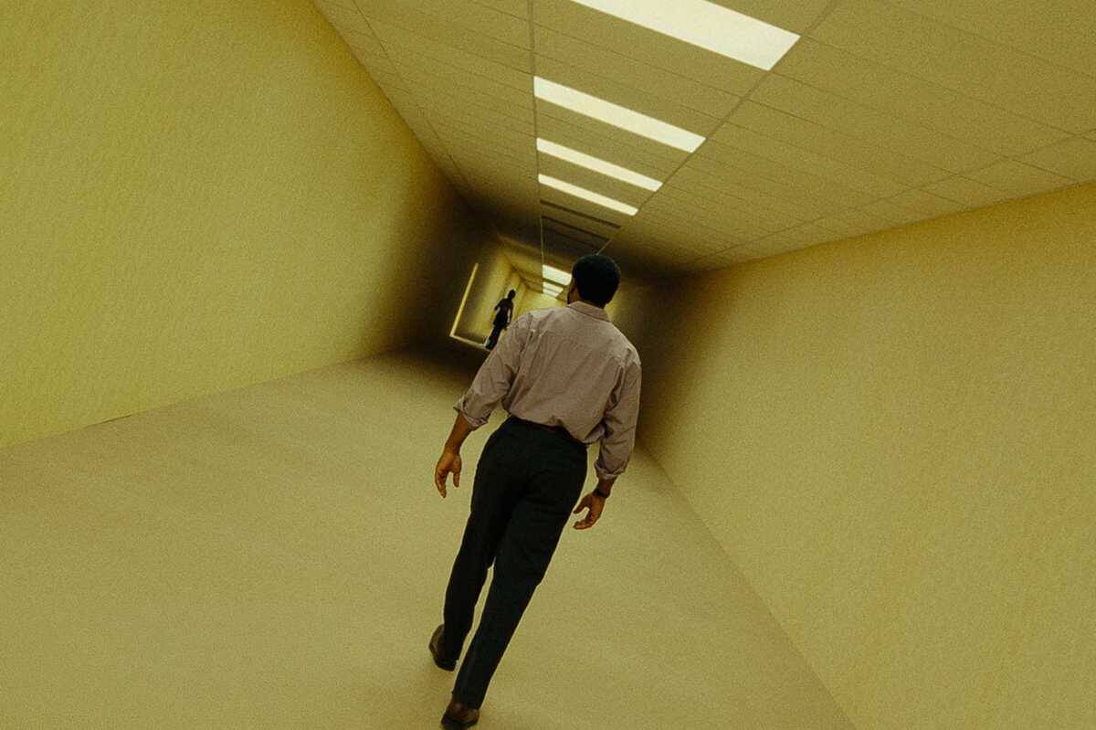 あのネットミームが映画に！『Backrooms（バックルームズ）』日本公開決定