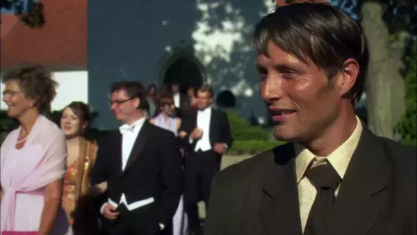 「マッツ・ミケルセンより日本のファンへのコメント動画が到着！著名人コメント＆イラストも」の画像