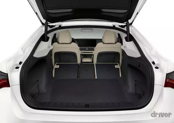 「【航続距離590km】BMW第4のBEV、i4が登場。待望のMモデルBEVも！」の画像