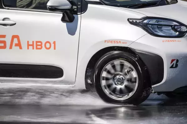 【雨天走行に安心感】ブリヂストンの新スタンダードタイヤ「フィネッサ HB01」は、ウエット性能にも自信あり!?