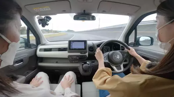 「シリーズ・軽自動車ってホントに安全？　クルマ初心者と藤トモが体感…イマドキ軽の安全装備事情②［最新の運転支援機能編］」の画像