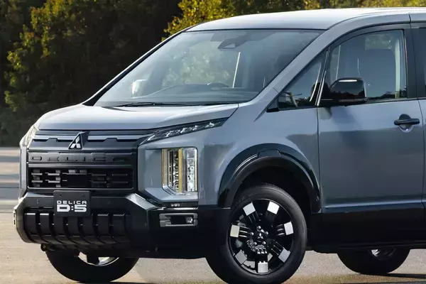 三菱自動車、デリカD:5の改良モデルをジャパンモビリティショー2025で公開。予約注文受け付けを開始