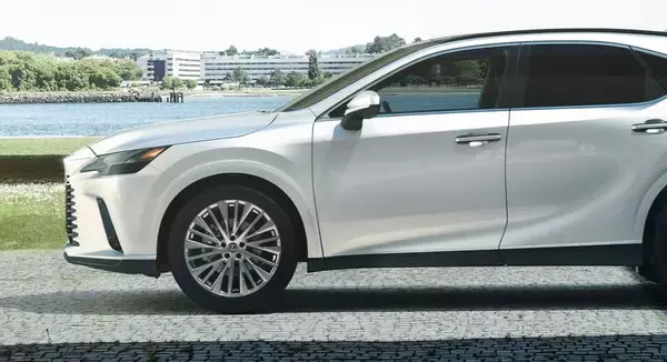 新型レクサスRX、世界初公開…スピンドルグリルがグラーデーションに!?