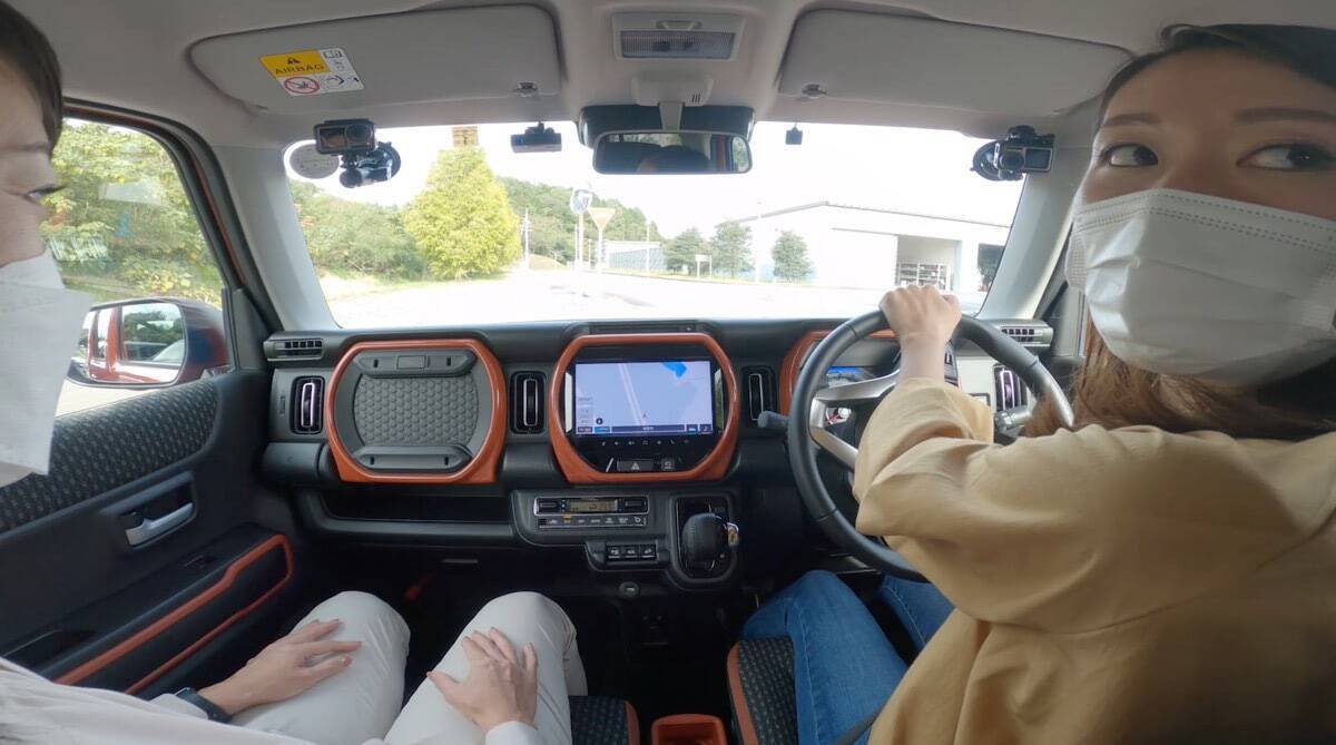 シリーズ・軽自動車ってホントに安全？　クルマ初心者と藤トモが体感…イマドキ軽の最新安全装備①［衝突事故を未然に防ぐ機能編］