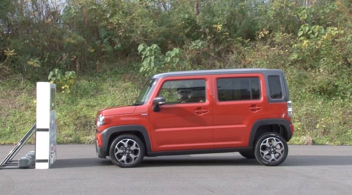 シリーズ・軽自動車ってホントに安全？　クルマ初心者と藤トモが体感…イマドキ軽の最新安全装備①［衝突事故を未然に防ぐ機能編］