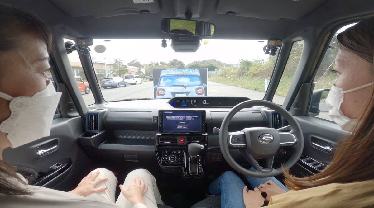 シリーズ・軽自動車ってホントに安全？　クルマ初心者と藤トモが体感…イマドキ軽の最新安全装備①［衝突事故を未然に防ぐ機能編］