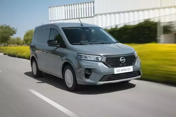 新型カングーの兄弟車、日産タウンスター。名前のルーツは中型バスにあった！