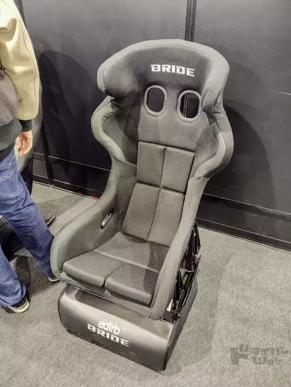 「激熱の「ブリッド」ブース！最新シートはスピーカー内蔵!?　豪華ゲストのトークショーも｜東京オートサロン2026｜」の画像