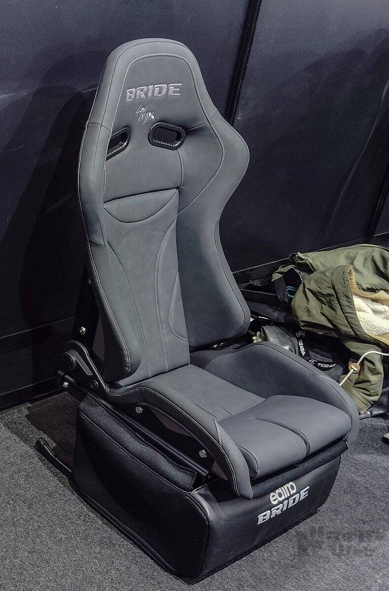 激熱の「ブリッド」ブース！最新シートはスピーカー内蔵!?　豪華ゲストのトークショーも｜東京オートサロン2026｜