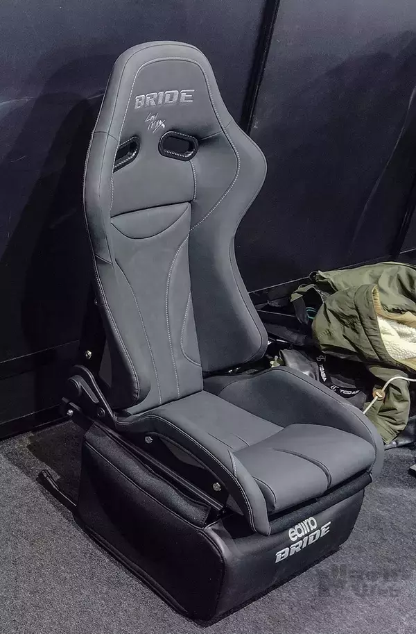 「激熱の「ブリッド」ブース！最新シートはスピーカー内蔵!?　豪華ゲストのトークショーも｜東京オートサロン2026｜」の画像