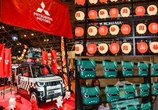 三菱自動車がデリカシリーズ一色の祭り状態でワクワク感を演出！｜東京オートサロン2026｜