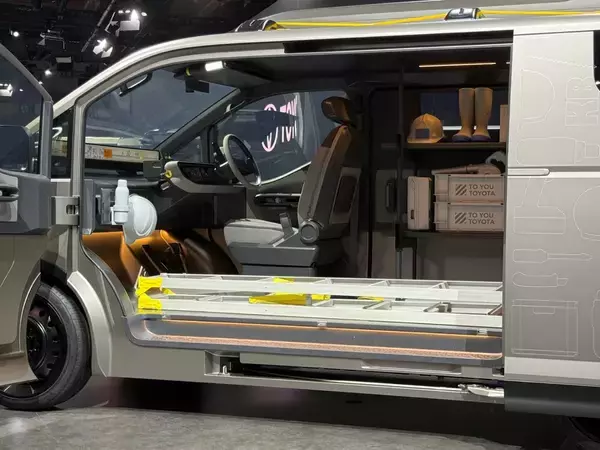 トヨタ、次期ハイエースがついに見えた!?　そのまんま「HIACE CONCEPT」の名が示すものとは？【ジャパンモビリティショー2025】