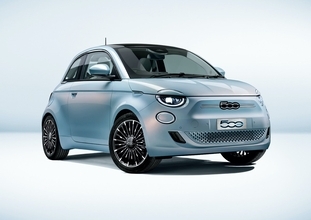 ウワサのフィアット最新EV「500e」は、なぜサブスクかリースのみ？　いくらで乗れるのか