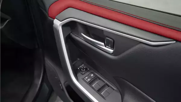 「キング・オブ・ポップなSUVかよ！　スリラーレッドが刺激的な “MJスタイル” を20台限定発売【ミツオカ バディ】」の画像