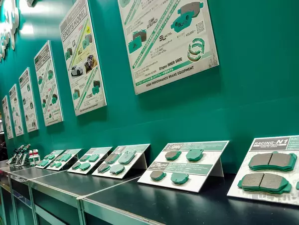 「【東京オートサロン2026で発見！】“厳選”最新カスタムパーツをクローズアップ｜ALPINE STYLE／autoflags／AUTOWAY／プロジェクトμ｜」の画像