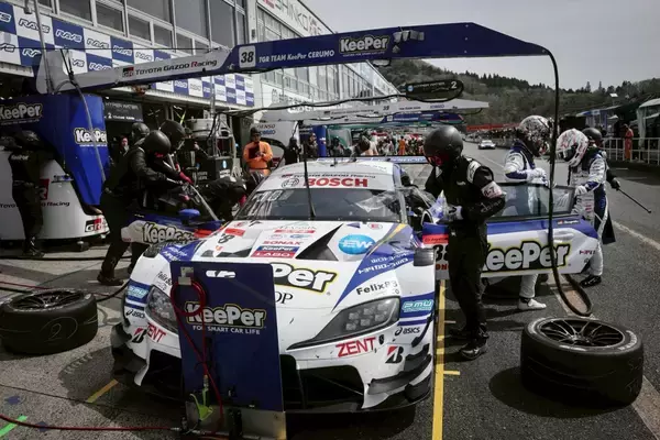 「【スーパーGT】王者No.36 au TOM’S GR Supra（坪井翔／山下健太）がGT500クラス4連覇に向けて1勝目獲得。GT300はNo.777 D’station Vantage GT3（藤井誠暢／チャーリー・ファグ）がポールtoウィン」の画像