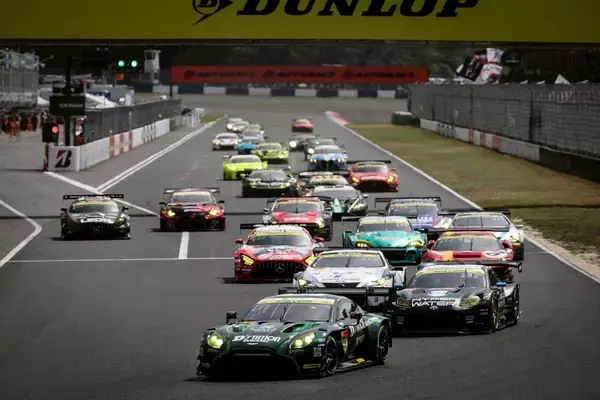 「【スーパーGT】王者No.36 au TOM’S GR Supra（坪井翔／山下健太）がGT500クラス4連覇に向けて1勝目獲得。GT300はNo.777 D’station Vantage GT3（藤井誠暢／チャーリー・ファグ）がポールtoウィン」の画像