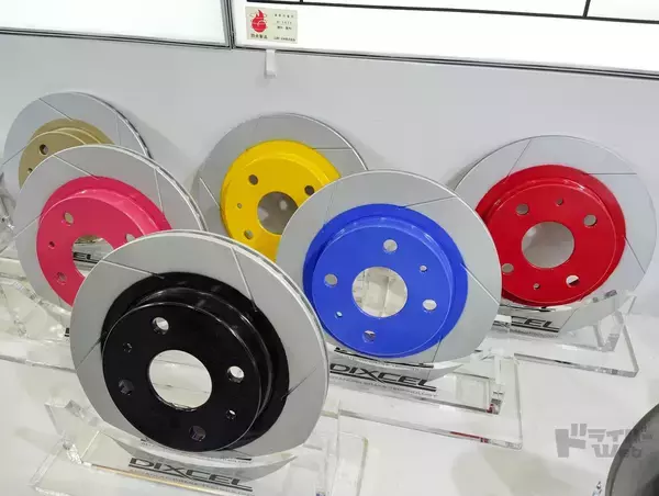「【東京オートサロン2026で発見！】“厳選”最新カスタムパーツをクローズアップ｜DIXCEL／阿部商会／MID WHEELS／星光産業｜」の画像