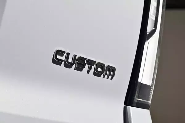 あの有名人がデザイン！　新型N-BOXカスタムのリヤエンブレムの秘密