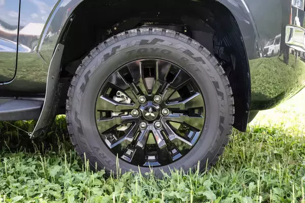 「三菱トライトンに満足してる？　オーナーの本音を聞いてみた｜スターキャンプ2025 in 朝霧高原｜」の画像