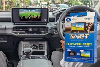 データシステムのテッパンアイテムで新型ハイラックスのエンタメ性を高める