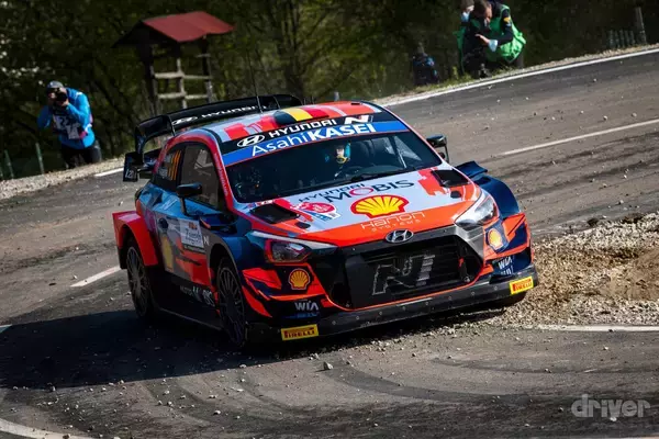 「【WRC 2021 第3戦】選手権リーダーが壮絶なコースアウト！ ヒョンデのヌービルがトップ、トヨタが2−3位につける【クロアチア・ラリー Day1】」の画像