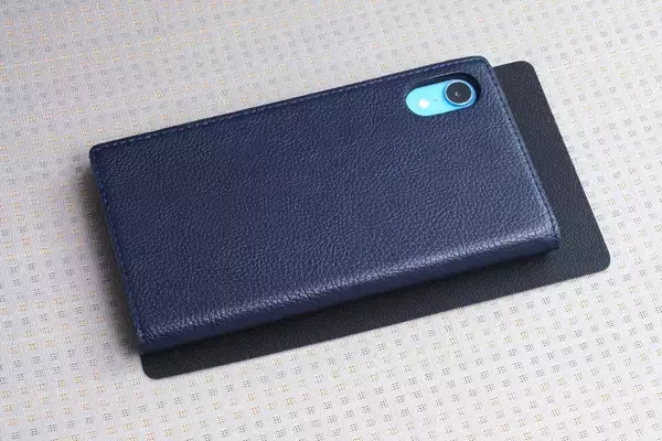 「地味に便利なダッシュボード用滑り止めシートをガチンコ比較で格付け！」の画像