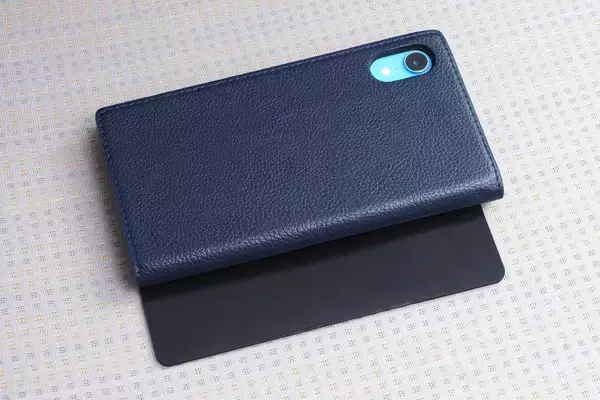 「地味に便利なダッシュボード用滑り止めシートをガチンコ比較で格付け！」の画像