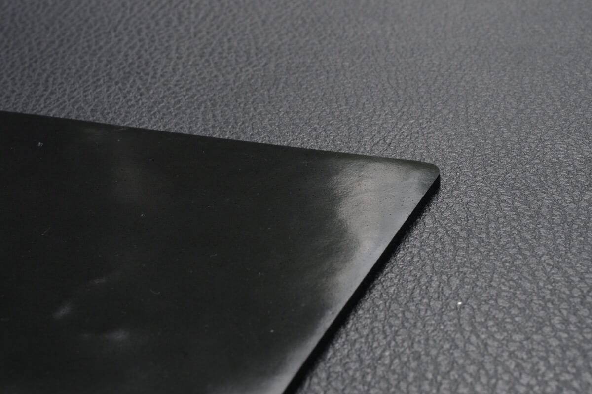 地味に便利なダッシュボード用滑り止めシートをガチンコ比較で格付け！