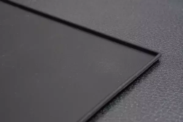 「地味に便利なダッシュボード用滑り止めシートをガチンコ比較で格付け！」の画像