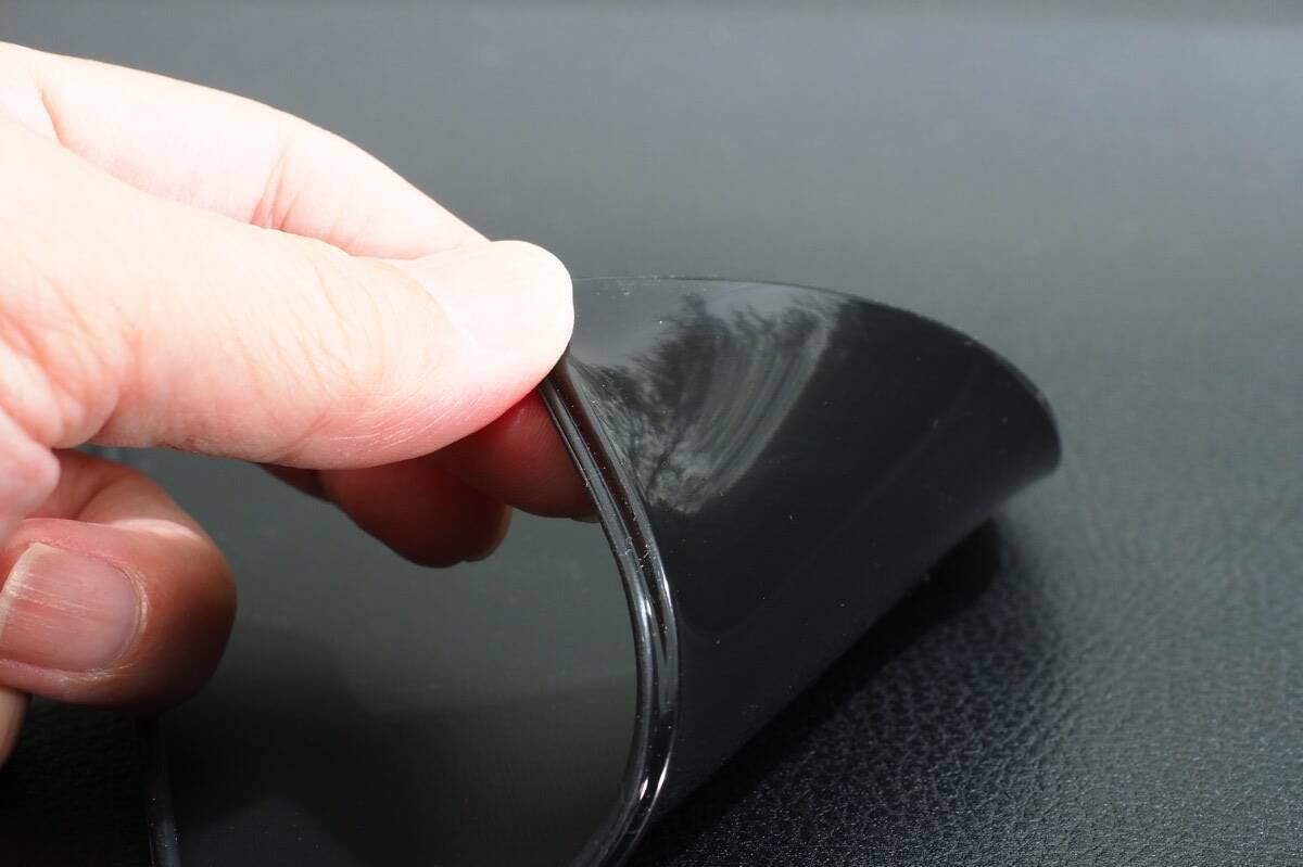 地味に便利なダッシュボード用滑り止めシートをガチンコ比較で格付け！