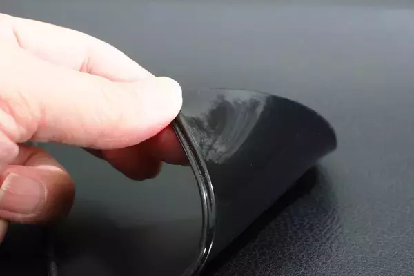 「地味に便利なダッシュボード用滑り止めシートをガチンコ比較で格付け！」の画像