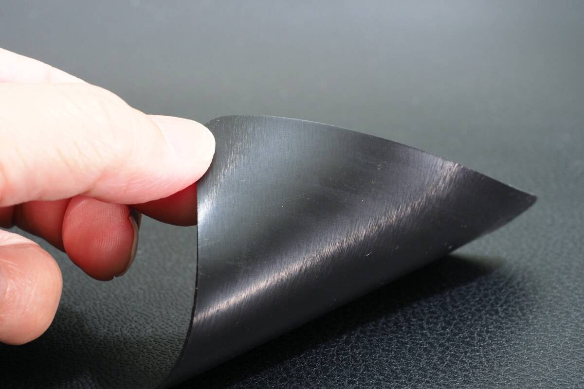 地味に便利なダッシュボード用滑り止めシートをガチンコ比較で格付け！