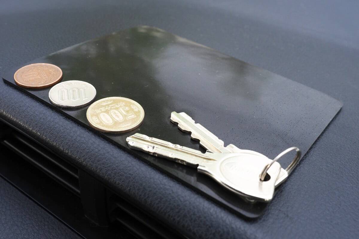 地味に便利なダッシュボード用滑り止めシートをガチンコ比較で格付け！