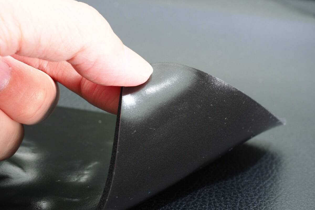 地味に便利なダッシュボード用滑り止めシートをガチンコ比較で格付け！