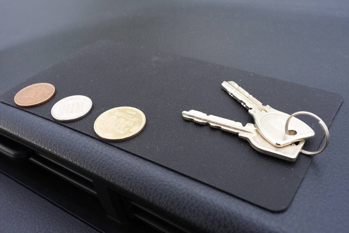 地味に便利なダッシュボード用滑り止めシートをガチンコ比較で格付け！