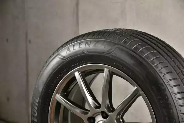 「ハリアーに好適なSUV用タイヤ！ブリヂストン アレンザLX100はレグノに匹敵する静かさ!?」の画像