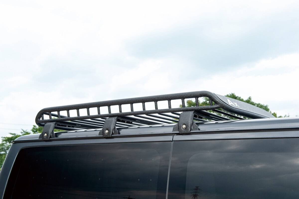 ハイエースの積載性と乗り心地をアップさせるショウワガレージの2アイテム｜A-Xルーフラック／大容量ソフトバンプラバー｜
